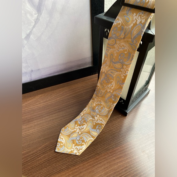 Michael Kors Men’s Tie - Picture 3 of 9